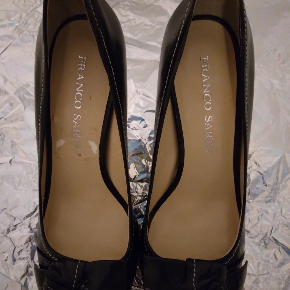Genuiene Black Leather Heels with Bow